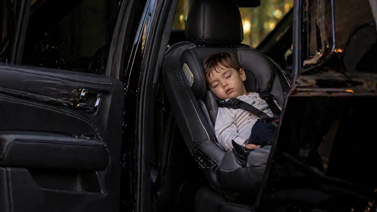 Pre-installed car seat Manhattan to EWR family airport transfer with sleeping toddler